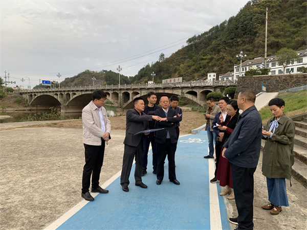 10月25日，縣委書記汪凱調(diào)研豐樂河濱江公園項(xiàng)目.jpg